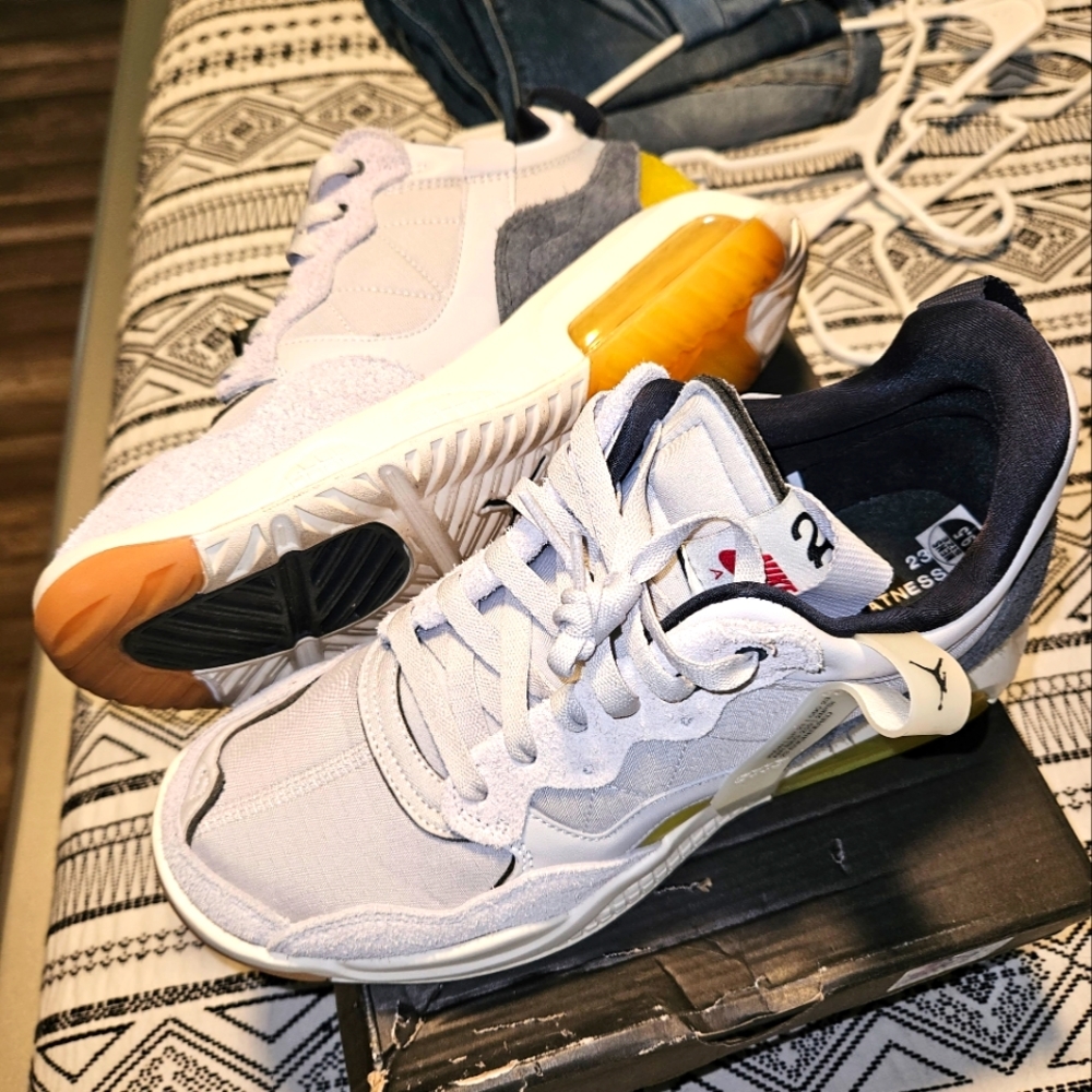 Jordan MA2 "vast grey"